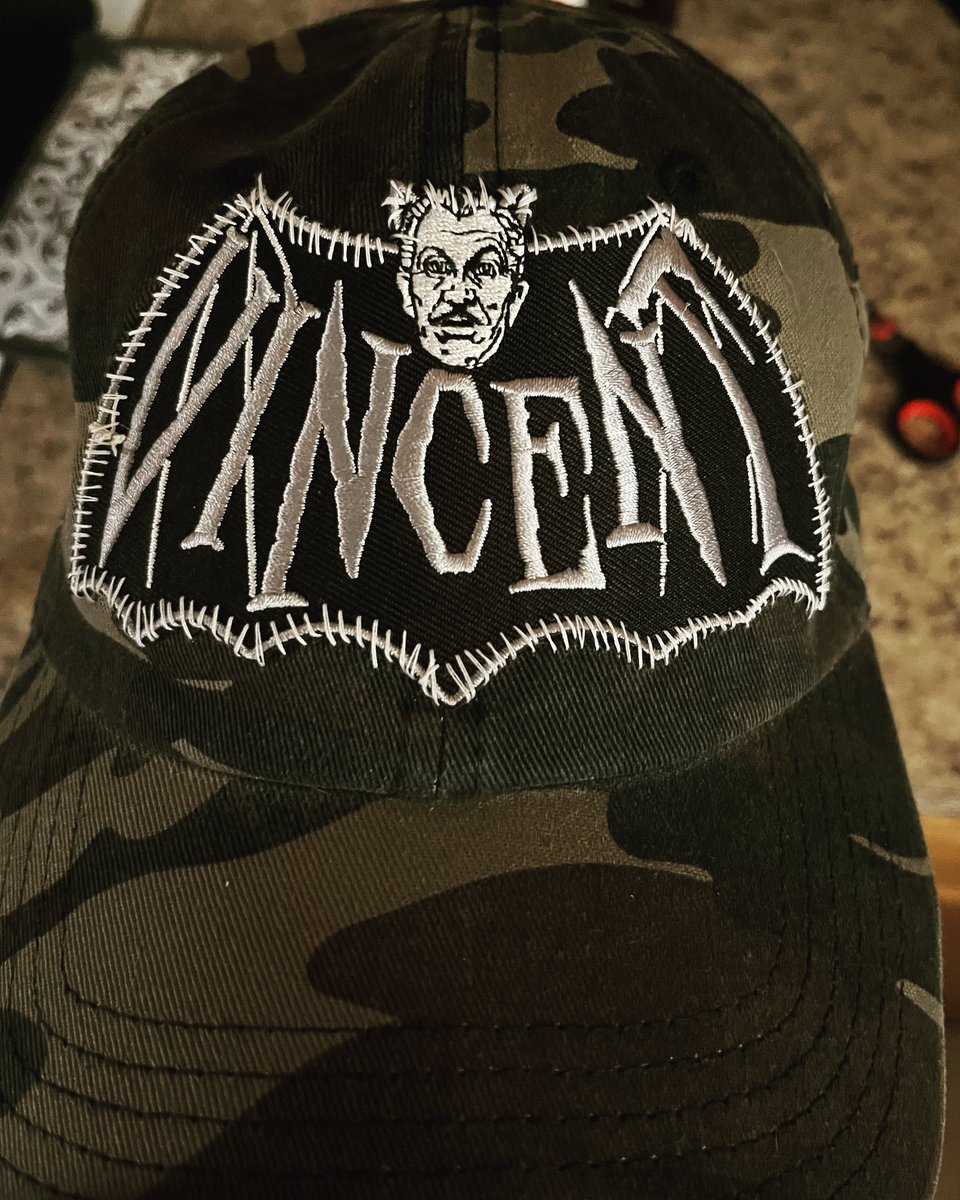 Made this rad Vincent price hat.  #vincentprice  #horror  #houseonhauntedhill #waxmuseum 
#spooky #bat #customclothes #classichorror