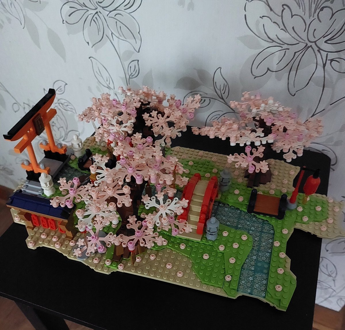 Varlet_'s tweet photo. Ich habe mich natürlich auch sofort auf Teil 3 gestürzt
#Sembo #SemboBlock
ein Weg mit Fluß voller #Kirschblüten 😍#Japan #Klemmbausteine #notLego #Brickstagram #BlueBrixx
Wenn ich Platz geschaffen habe, gibt es alle drei Teile auch zusammen zu sehen https://t.co/ZOnhiLpFgH