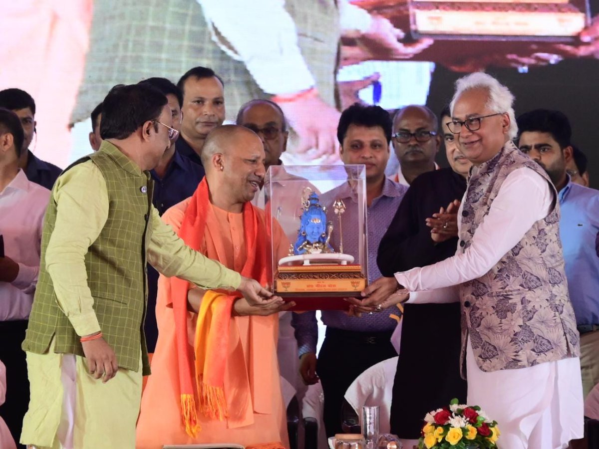 MrMishra's tweet photo. डबल इंजन सरकार में लखनऊ-सीतापुर मार्ग पर मडि़यांव में IIM फ्लाईओवर के निर्माण से तिराहे पर वाहन चालकों को भीषण जाम से मिली निजात। योगी सरकार में उत्तर प्रदेश में बेहतर होते इन्फ्रास्ट्रक्चर से बढ़ी विकास की रफ्तार।

#Topclass_UP_Infra https://t.co/H7S7Bp37qK