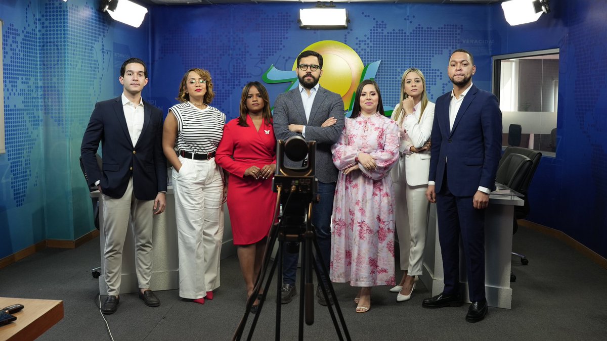 SusyTVRD's tweet photo. Cumplimos 7 años (de esos llevo 6) marcando la pauta informativa y de opinión del fin de semana…..y cuidao’
Gracias a @antonioespaillat y @montsenp por la confianza. @zol1065fm @rccmediard @telefuturo23rd
@sabadossol
#eldreamteam #laversatilledicen #mujertomatuespacio https://t.co/ASQnI2c2pk