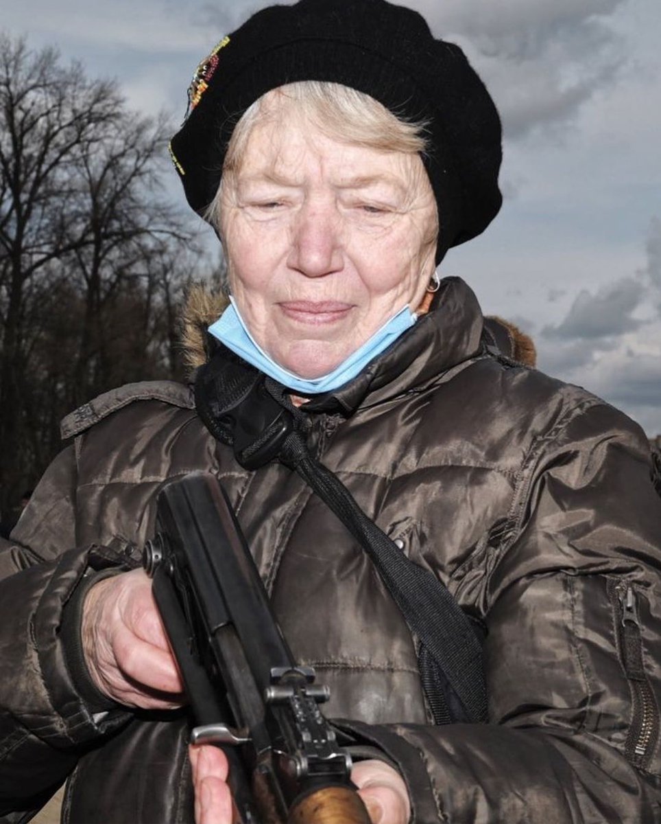 SbastienLebret8's tweet photo. #lisabukreyeva📸
"Fighters" serie
military exercices for civilians : #Liyv February 2022
#standwithukraine https://t.co/xwTpJfBM3A
