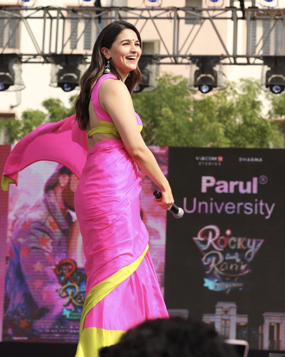 aliaa08's tweet photo. and so it begins… #RockyAurRaniKiiPremKahaani in Vadodara 💕 https://t.co/oD1gw17H0b