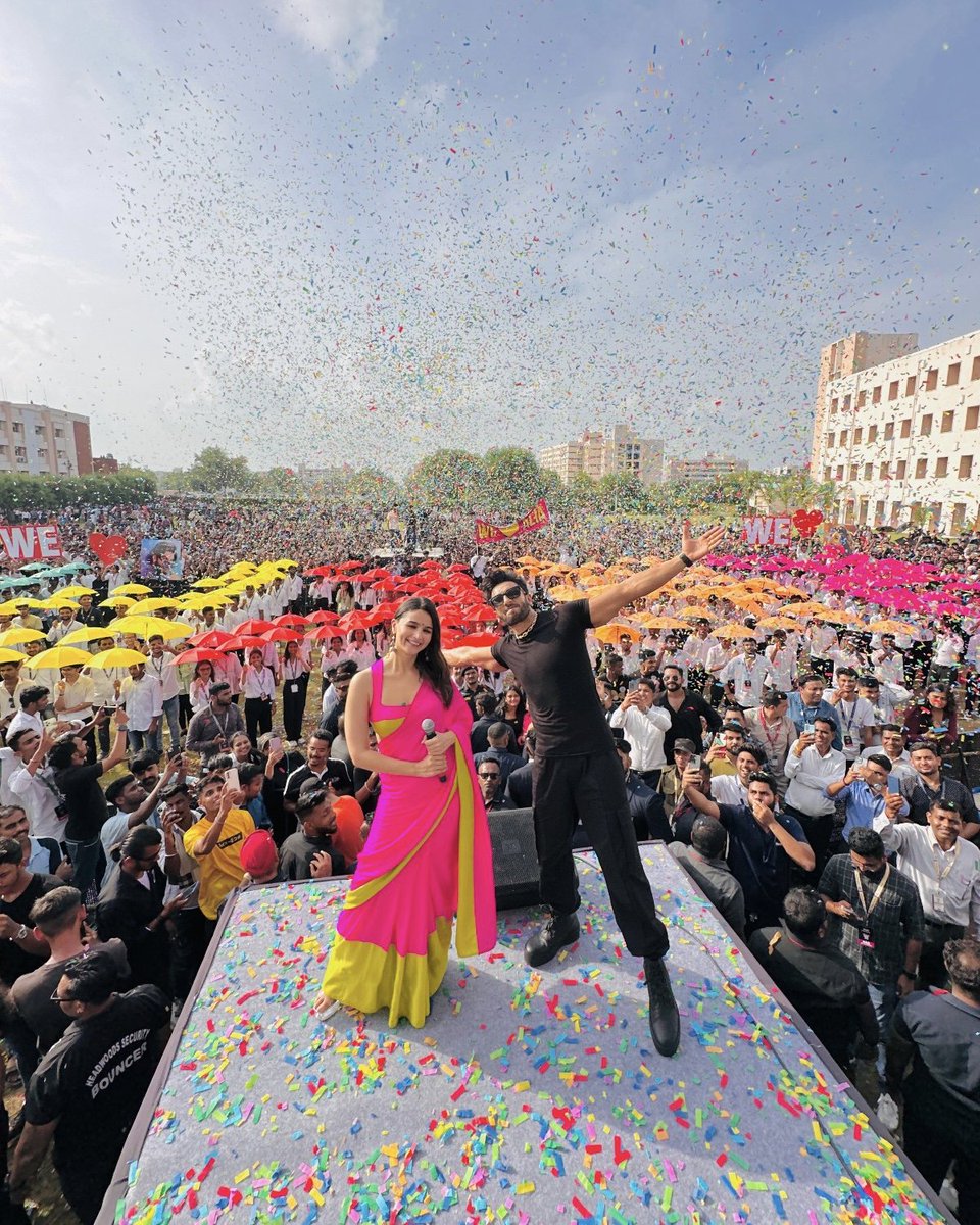 aliaa08's tweet photo. and so it begins… #RockyAurRaniKiiPremKahaani in Vadodara 💕 https://t.co/oD1gw17H0b