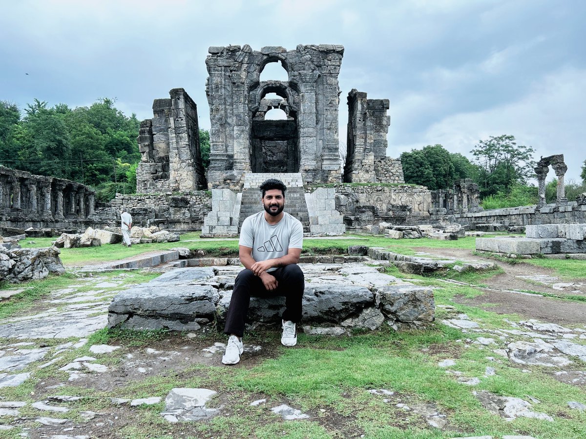 i_am_Jeet03's tweet photo. Martand Sun Temple❤️
#pahalgm #AmarnathYatra https://t.co/GHwFpXwu3i