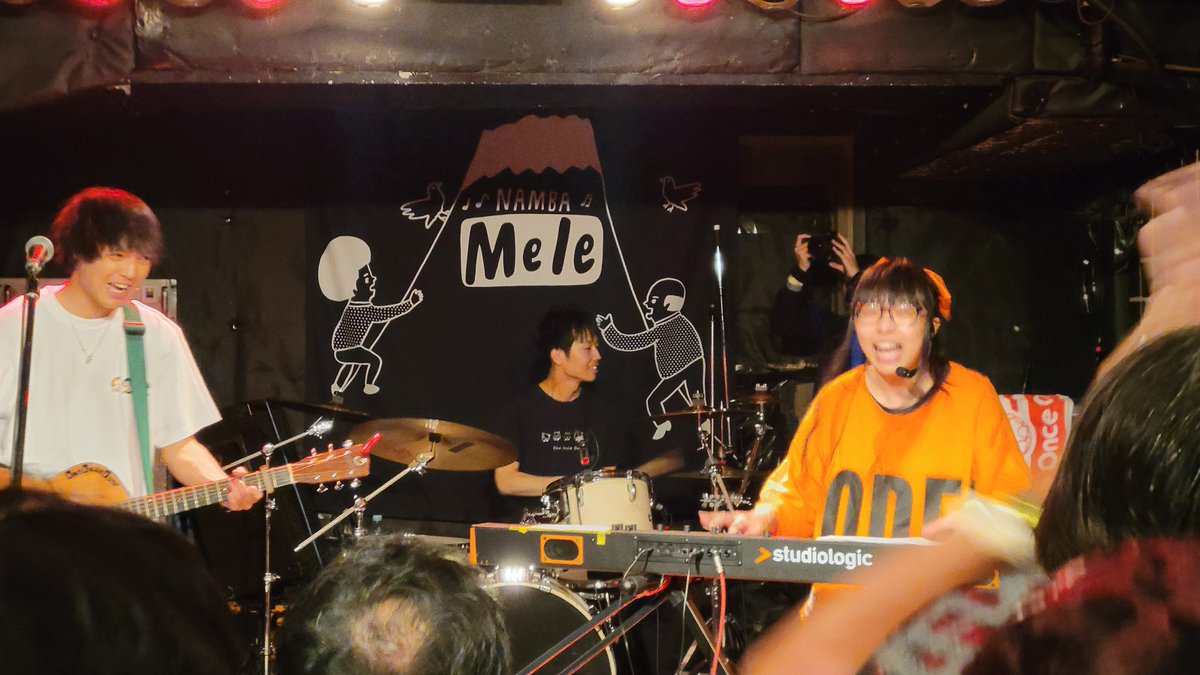 umeyann's tweet image. ラフグレラストライブ一組目は、OneOnceOver
鍵盤を斜めにして演奏するのが素敵でした🎵
どこかであってたなと思ったら前ANIJACK で会ってたみたい🎵
忘れててゴメン🙇‍♀️💦
#OneOnceOver
#ラフグレ解散