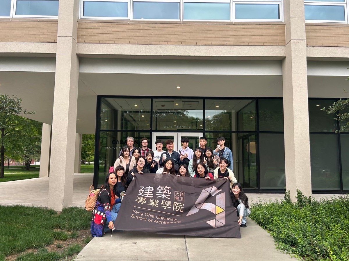 tsoarch's tweet photo. Our summer immersion is in full swing! TSOA welcomes students from Feng Chia University to join our 2023 Summer Immersion cohort. Stay tuned for more updates on our work and activities! #architectureschool
#exploringchicago https://t.co/79Fy5nF6jM