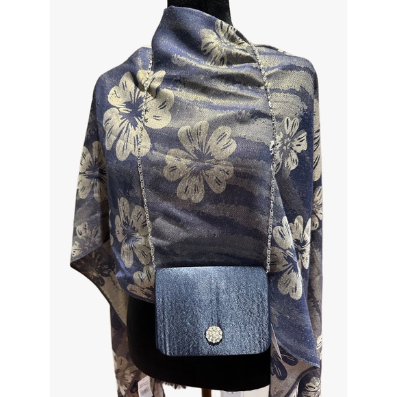 CaraGCloset's tweet photo. So good I had to share! Check out all the items I'm loving on @Poshmarkapp #poshmark #fashion #style #shopmycloset #elietahari #merokeety: https://t.co/oO8Qc0FPBE https://t.co/dhJ812ehHN