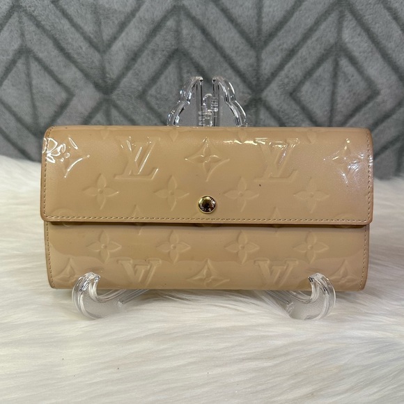 TheBandTeeShop's tweet photo. So good I had to share! Check out all the items I'm loving on @Poshmarkapp #poshmark #fashion #style #shopmycloset #seibella #louisvuitton #freepeople: https://t.co/ADgvldYgta https://t.co/FThLJ4izwn
