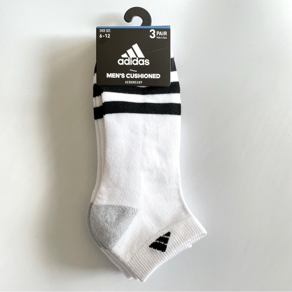 OvroCathrine's tweet photo. So good I had to share! Check out all the items I'm loving on @Poshmarkapp #poshmark #fashion #style #shopmycloset #artisan #adidas: https://t.co/S5We5rYc0L https://t.co/Eag3xdidnT