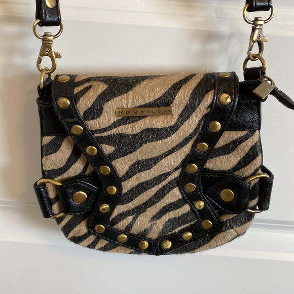 scrumble49's tweet photo. So good I had to share! Check out all the items I'm loving on @Poshmarkapp #poshmark #fashion #style #shopmycloset #coach #burberry: https://t.co/zsfd2P4L35 https://t.co/O53mq2gdmR
