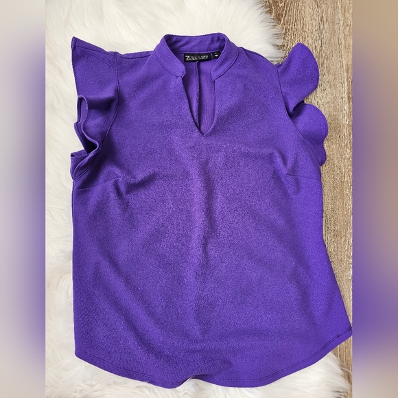 So good I had to share! Check out all the items I'm loving on <a href="/Poshmarkapp/">Poshmark</a> #poshmark #fashion #style #shopmycloset #chanel #dionlee #7thavenue: posh.mk/LXqpenparBb