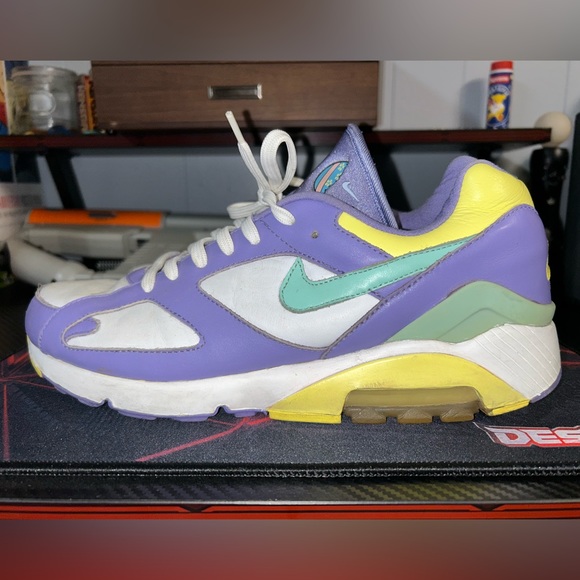 KiwiColored's tweet photo. So good I had to share! Check out all the items I'm loving on @Poshmarkapp from @thriftwithelly #poshmark #fashion #style #shopmycloset #vintage #nike #eddiebauer: https://t.co/pEwXNHkSTr https://t.co/ImIu2dw3iZ