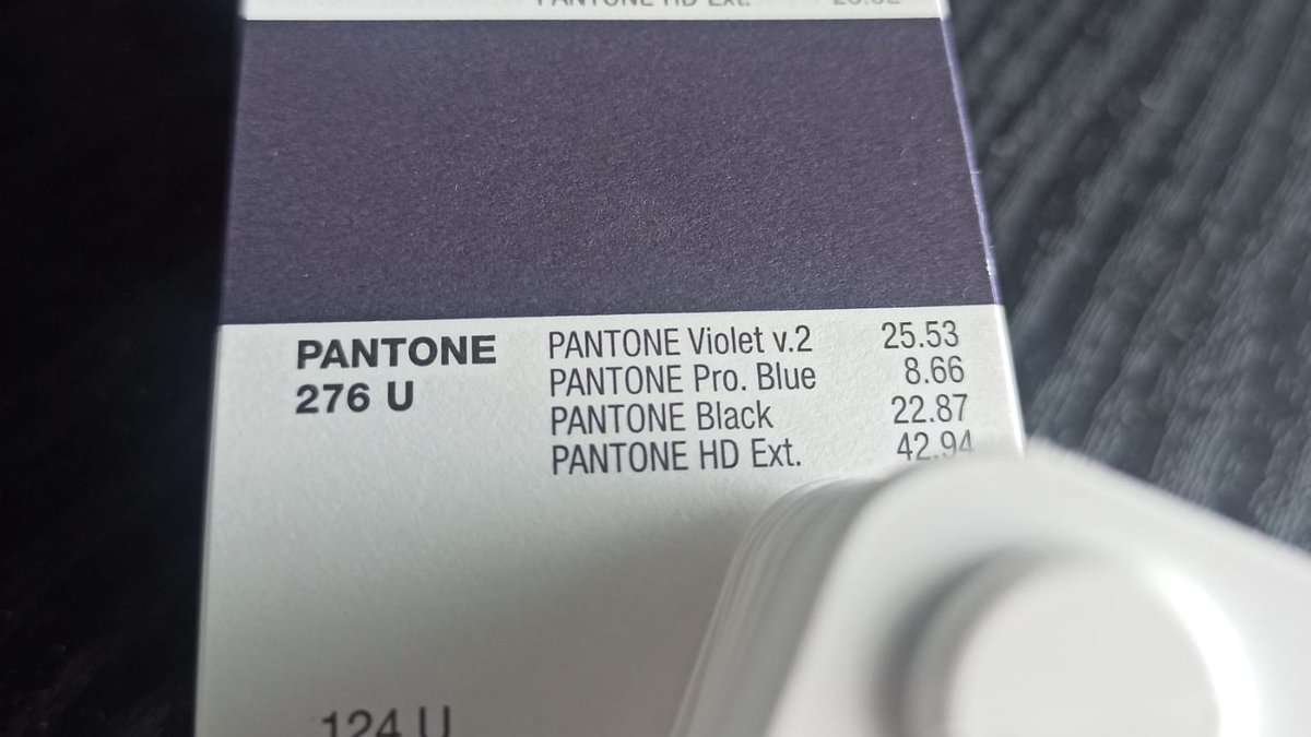 centsucres's tweet photo. Et voici l'heureux élu, le Pantone 276 U ! https://t.co/cslwW1gwOq
