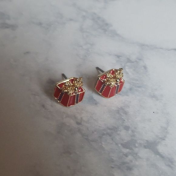 So good I had to share! Check out all the items I'm loving on <a href="/Poshmarkapp/">Poshmark</a> #poshmark #fashion #style #shopmycloset #grane #zara: posh.mk/nkbmhILbmBb