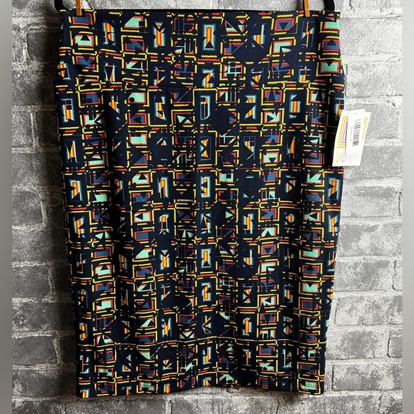 AmandaS53195013's tweet photo. So good I had to share! Check out all the items I'm loving on @Poshmarkapp #poshmark #fashion #style #shopmycloset #nike #lularoe #joylab: https://t.co/PZiSaQpVb3 https://t.co/8N2Qy3BNPB
