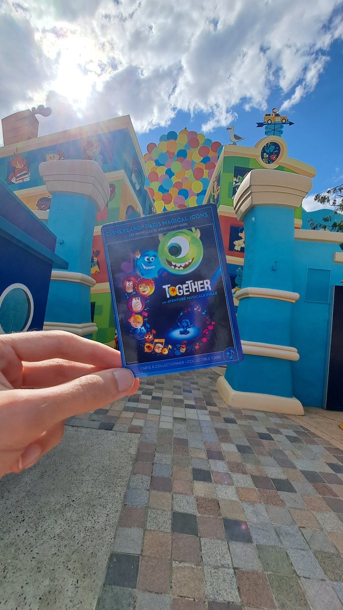 MiMundoDisney's tweet photo. Ya he visto TOGETHER 🥳 el nuevo show de Pixar en @DisneylandParis ! 

Además he tenido la suerte de conseguir la partitura de Charlie y la tarjeta de colección 🤗

Su single es súper pegadizo y mis escenas favoritas han sido Monstruos S.A. y Coco 🎶 https://t.co/1rWLVVEVnB