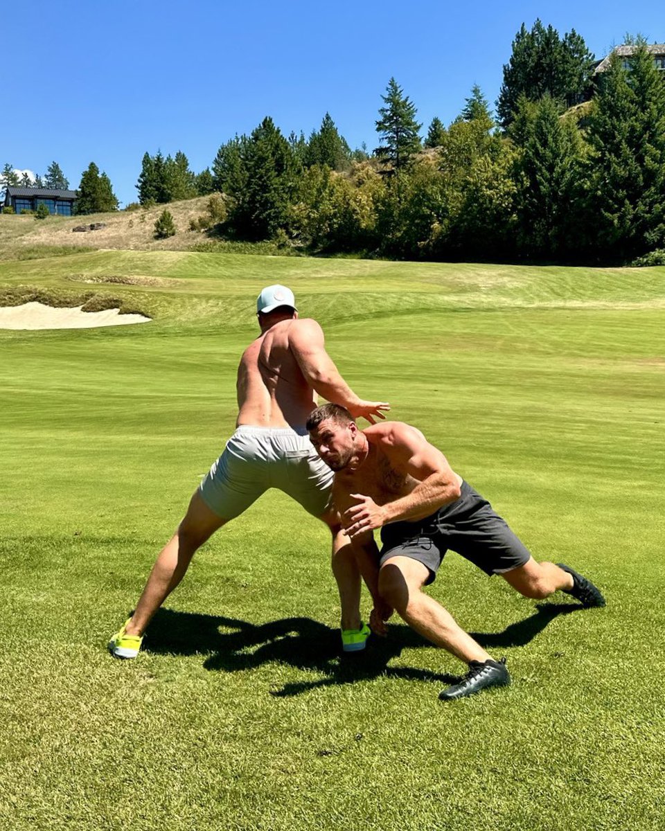 steelers's tweet photo. Watt bros at work 💪💪

(📸 via @JJWatt) https://t.co/qHdqbukumk