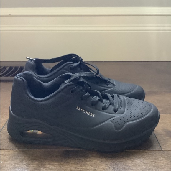 kpook's tweet photo. So good I had to share! Check out all the items I'm loving on @Poshmarkapp #poshmark #fashion #style #shopmycloset #adidas #skechers #hunter: https://t.co/ooBLJZRu2O https://t.co/bmIIc57LCp