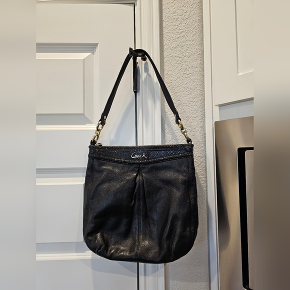 pugn's tweet photo. So good I had to share! Check out all the items I'm loving on @Poshmarkapp from @PhoenixxDowner #poshmark #fashion #style #shopmycloset #madewell #coach: https://t.co/t9GGUmhWDg https://t.co/aOeCMsJ8q1