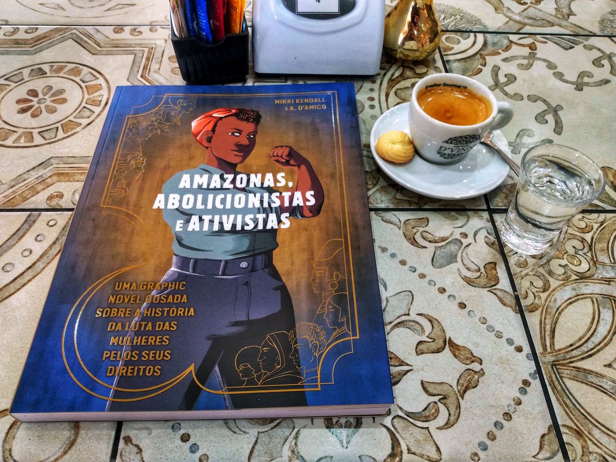 Vamos iniciar mais uma semana e óbvio! Nova leitura já preparada. Uma Graphic Novel de tirar o fôlego, publicado pela Editora Seoman <a href="/EditoraSeoman/">Editora Seoman -📖</a>. Bora ler? #boatarde  #graphicnovel #EditoraSeoman