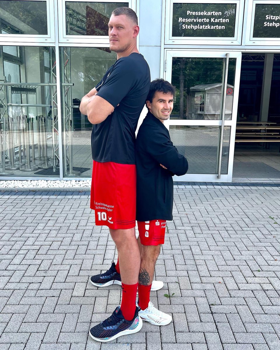 Kristopans and tiny playmakers a match made in heaven 

His new partner Balenciaga is 1.68m smaller than Luc steins by 5cm!