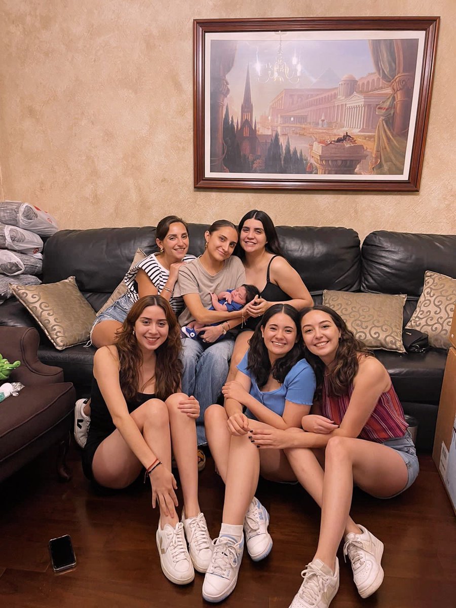 andreastorresv's tweet photo. Nació el primer bebé BBG💚 https://t.co/LNh0C60g4d