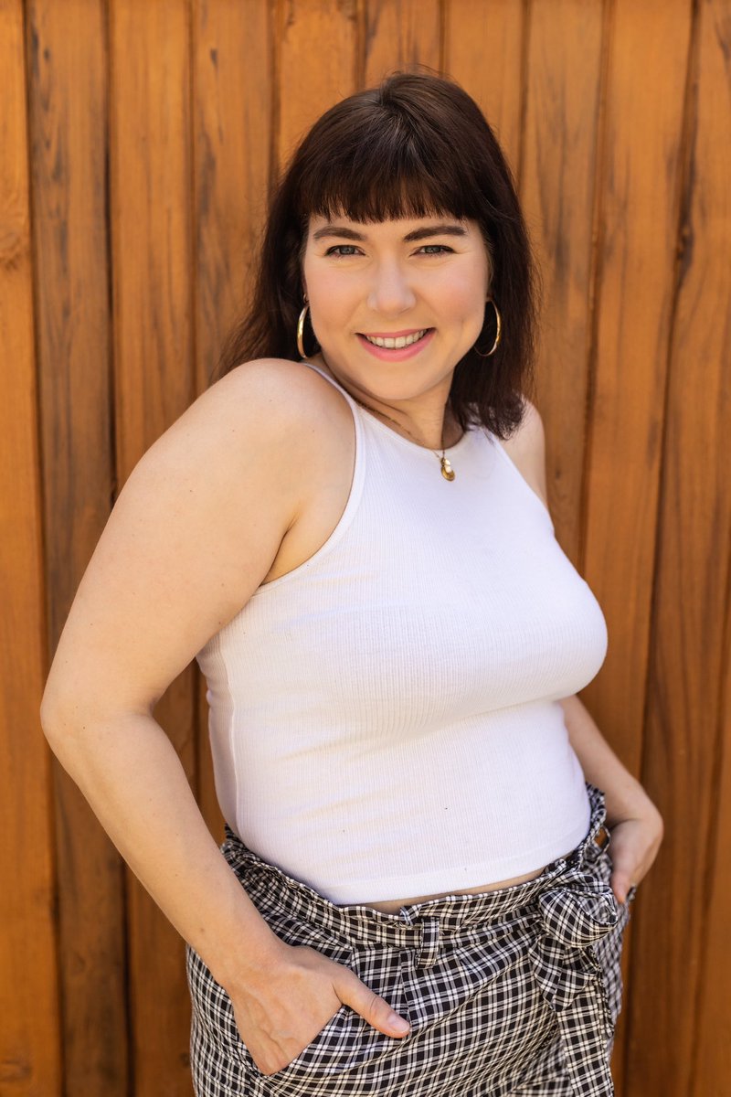 JennMamchur's tweet photo. When you get new headshots amid an actor/writer strike it’s kind of like, we’ll, at least I look great, &amp; I’m prepared 🤷🏻‍♀️ but seriously these headshots are pretty fab. 

Three cheers to this, &amp; making it to Monday.

#actorlife #actor #ActorsStrike #Headshot #vancouveractor https://t.co/jtEkwXWn3x