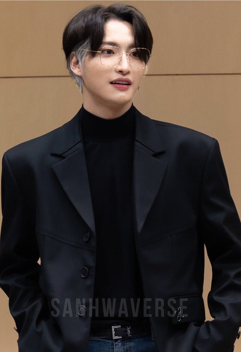 sanhwaverse's tweet photo. Shinestars please gather, I present to you: Oreo Seonghwa 🧎🏻‍♀️ https://t.co/ibWffUPqs2