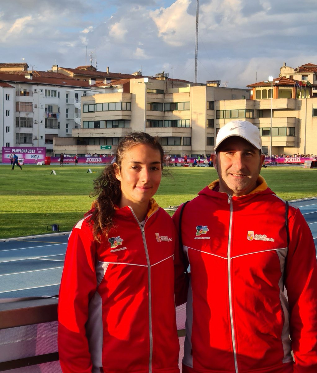 En el Campeonato de España Absoluto FFAA 🇪🇦 Carla Jiménez Sanandrés <a href="/puenteromanillo/">clubpuenteromanillos</a> representando a Castilla y León en 1500m ocupaba la 8° posición en una carrera lenta y con mucho viento 🌬, a seguir aprendiendo y disfrutando de correr con atletas de mucho nivel
🔜📌🇪🇦Soria u20