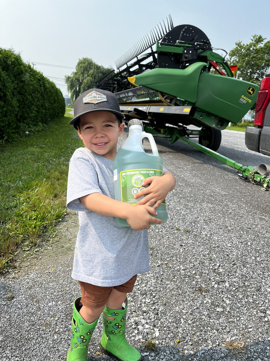 MichalStpierre1's tweet photo. @apasztor82   Finally! got mine at my John deere dealer in Québec https://t.co/NxKNz3CWKZ