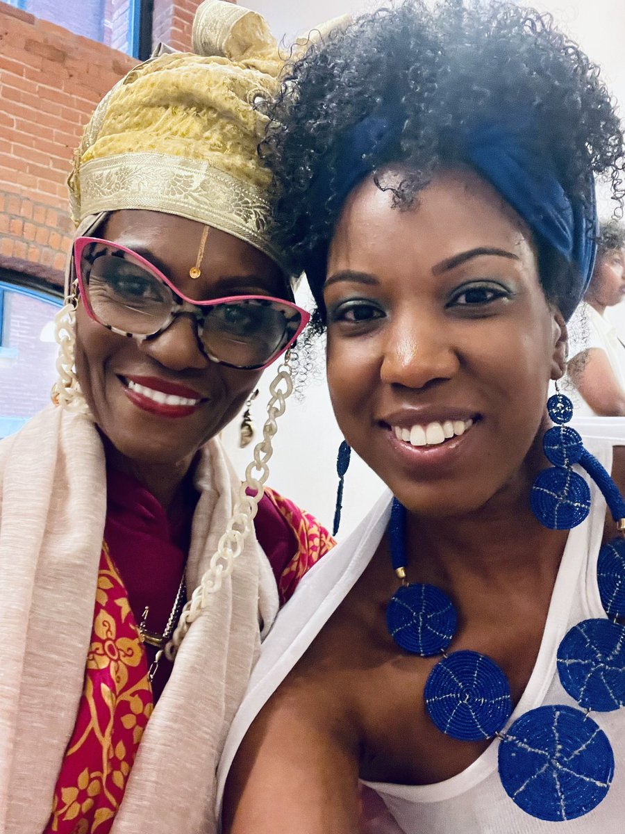 RashidaGeddes's tweet photo. Words cannot describe the healing journey @QueenAfuaHeals took us on 🙏🏾 for truly blessing me with your anointed spirit, loving words &amp; mother energy ✨To the sisters who held my hand, loved on me &amp; saw themselves in my vulnerability, THANK YOU for seeing me, I see you too❤️ https://t.co/kU7CqZido7