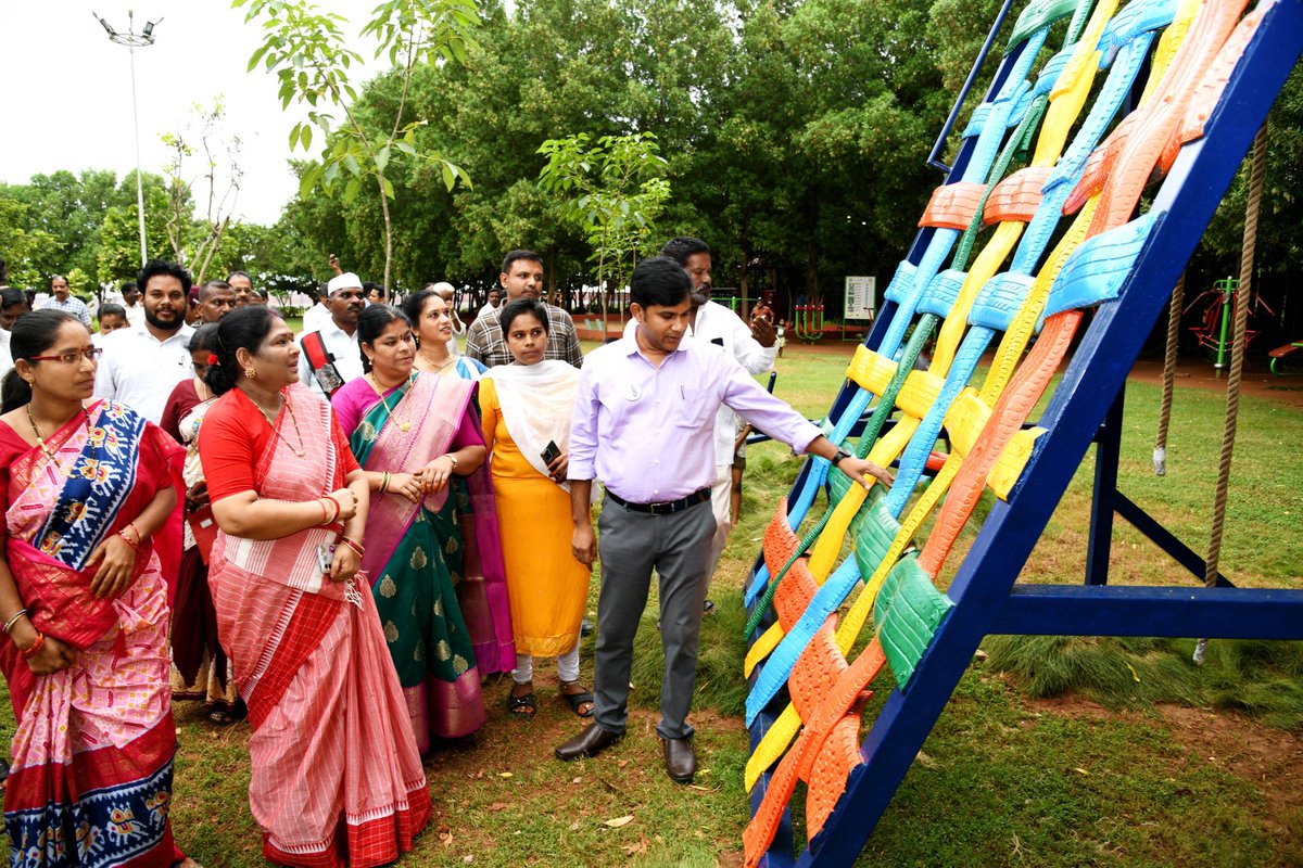 GVMC_VISAKHA's tweet photo. Mayor Smt G. Hari Venkata Kumari along with VMRDA Chairman Smt A Vijaya Nirmala Corporator N Nookaratnam inaugurated the "Waste to Wonder" park at Lawsons Bay Colony, Ward 19. Over 1900 kgs of useless tires used in this process to promote RRR campaign of Swachh Survekshan.

#SwachhSurvekshan2023 
#SwachhSurvekshan2023Visakhapatnam 
#VisakhaSwachhSankalpam 
#VizagSaysNotoPlastic 
#EcoVizag 
#ISupportEcoVizag 
#RRR4LIFE 
#IndiaVsGarbage 
#ChooseLiFE 
#CitizenFeedback 
@AndhraPradeshCM 
@AudimulapSuresh 
@GHVKumariMayor 
@CDMA_Municipal 
@SwachhBharatGov 
@SwachhaAndhra 
@SwachSurvekshan 
@swachhbharat 
@MoHUA_India 
@AmritMahotsav 
@pibvijayawada