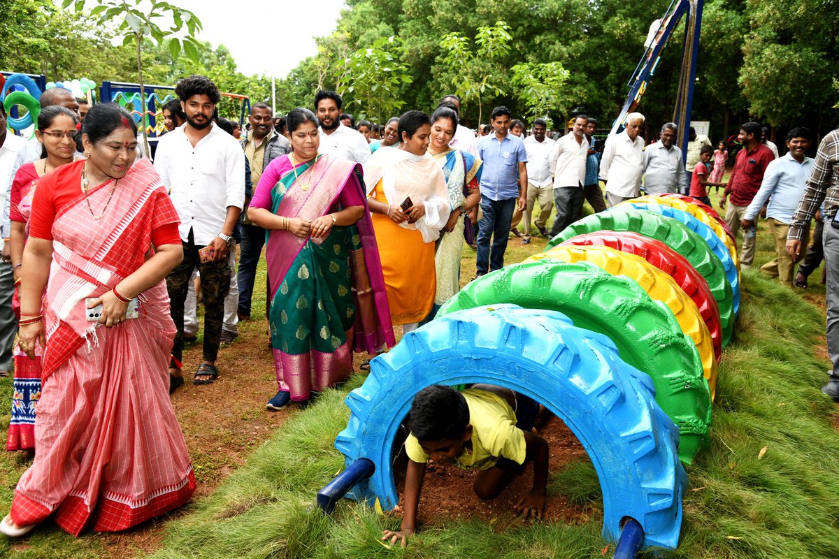 GVMC_VISAKHA's tweet photo. Mayor Smt G. Hari Venkata Kumari along with VMRDA Chairman Smt A Vijaya Nirmala Corporator N Nookaratnam inaugurated the "Waste to Wonder" park at Lawsons Bay Colony, Ward 19. Over 1900 kgs of useless tires used in this process to promote RRR campaign of Swachh Survekshan.

#SwachhSurvekshan2023 
#SwachhSurvekshan2023Visakhapatnam 
#VisakhaSwachhSankalpam 
#VizagSaysNotoPlastic 
#EcoVizag 
#ISupportEcoVizag 
#RRR4LIFE 
#IndiaVsGarbage 
#ChooseLiFE 
#CitizenFeedback 
@AndhraPradeshCM 
@AudimulapSuresh 
@GHVKumariMayor 
@CDMA_Municipal 
@SwachhBharatGov 
@SwachhaAndhra 
@SwachSurvekshan 
@swachhbharat 
@MoHUA_India 
@AmritMahotsav 
@pibvijayawada
