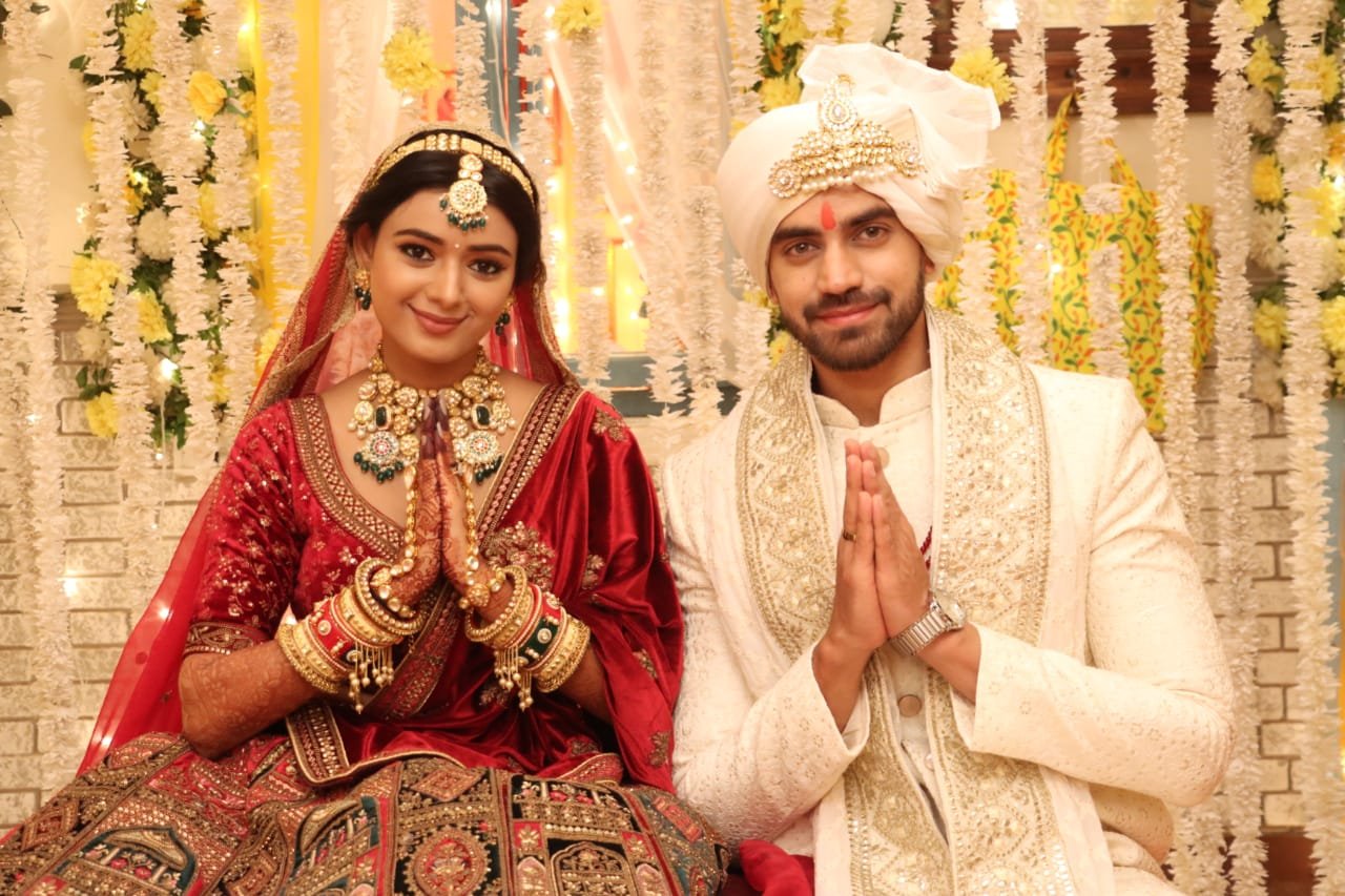 FilmiBeat on X: "Titli and Garv Are Giving Us Some Major Couple Goals!😍 Awwdorable And How! Shaadi Mubarak Ho! 🥳 #titli #garv #starplus https://t.co/ildawFsfhK" / X