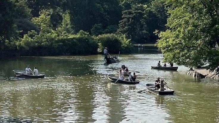 moodyonmoon's tweet image. 🛶