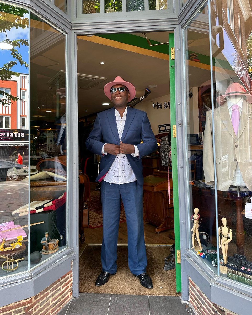 MONDAY VIBES 😁🌸  #makeitspecial @agplado 
-
-
-
#tailors #westwickham #tailormade #tailoring #menstailors #tailorshop #mensshop #menssuit #menssuits #suitshop #suitshopping #tailorscatalogue #menswear #mensweardaily #westwickham #westwickhamtailors #westwickhamcommunity