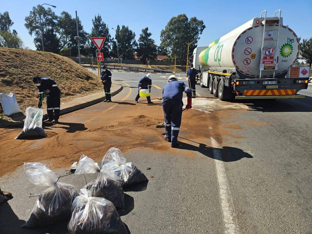 CrimeInSA on Twitter "Shootout between suspects and an escort vehicle