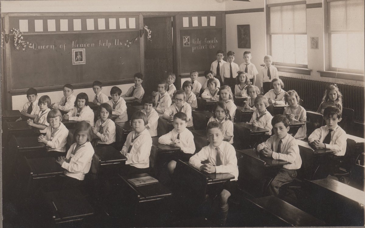 PsyGenealogist's tweet photo. Antique Photo - Classroom - Children - Girl with Down Syndrome - School

#antique #photo #downsyndrome

https://t.co/diFALcIAad https://t.co/DqfUxOdO8V