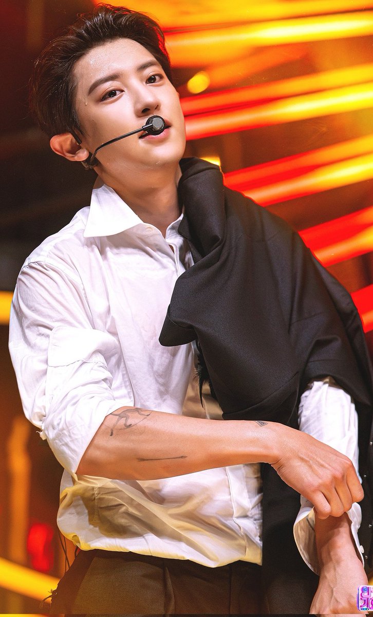 ChanLoey99's tweet photo. His Arms and The Veins of His Hand are My Doom 🥵🥵🥵🤯🤯🤯
 #찬열 #CHANYEOL https://t.co/vC7elMfRIk