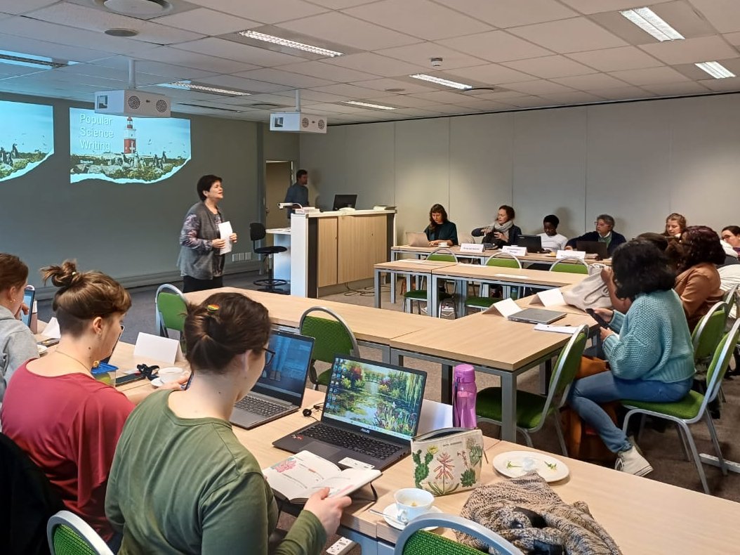 marinajoubert's tweet photo. #sciencewriting workshop by @Petro_Kotze @StellenboschUni @CREST_SU – part of research supported by @OppGenRC #scicomm https://t.co/9YnvD2alxz