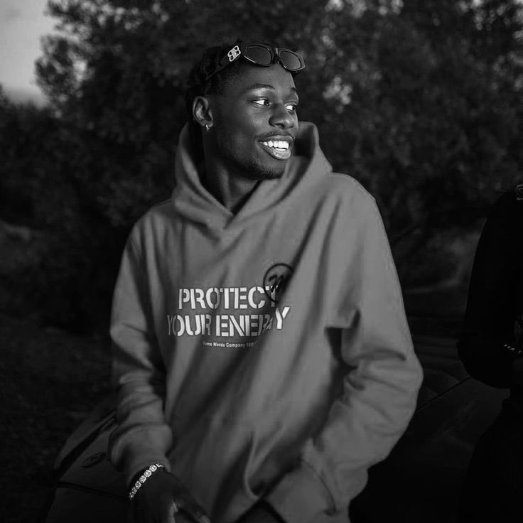 RapFrActus's tweet photo. 🚨« Meuda » de TIAKOLA est le titre le plus écouté sur Spotify actuellement 🥇! 

Le titre est sorti il y a plus d’un an 

Dingue 🤯 https://t.co/BRNiXh7d85