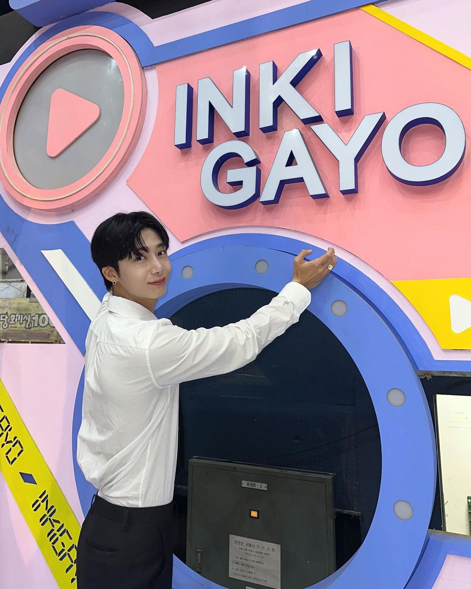 monstaxjournal's tweet photo. #Chaestagram 📸🐢 23.07.17 
🐢: Thank you for entrusting Sundays to me Inkigayo 🌸 https://t.co/GLwfc2lSSy