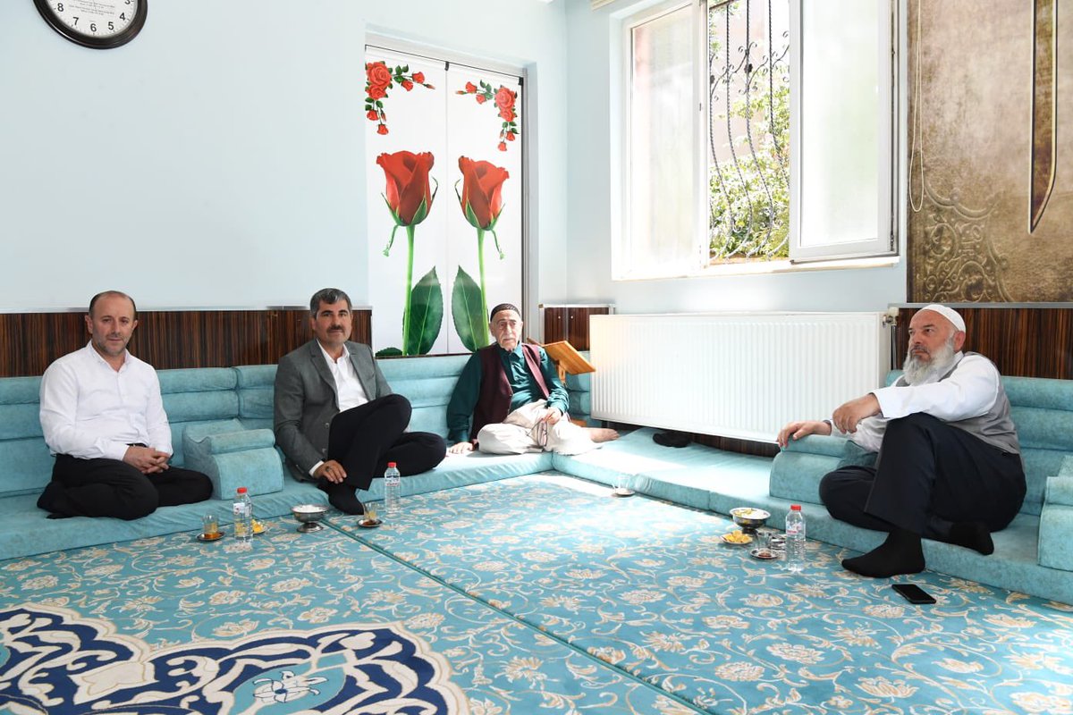 Feyat_ASYA's tweet photo. Semerkand Vakfını ziyaret ederek darı bekaya irtihal eden Seyyid Abdülbaki Elhüseyni Hz’leri için taziye dileklerimizi ilettik.
Rabbim mekanını cennet, makamını ali eylesin. https://t.co/OvYWeMryKF