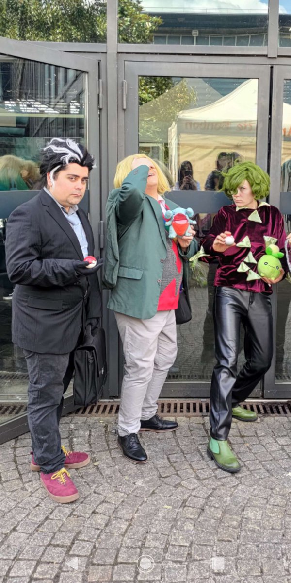 I was at Japan Expo Paris this week-end. As the most fabulous dragon. :') With my two best friends~

#PokemonScarletViolet #hassius #hassel #brassius #ハッサク先生 #ハッコル #アオキ #コルサ