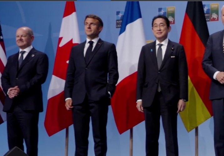 Daer Mr Prime minister, You show a picture in the Media that you defending from democracy! Do you know that we are still waiting for Mrs. Merkel promisesed that local German employee <a href="/giz_gmbh/">GIZ</a> be part of evacuation  
<a href="/BMZ_Bund/">Bundesentwicklungsministerium</a> ignored us by sending rejection! WHY?
<a href="/Bundeskanzler/">Bundeskanzler Friedrich Merz</a>