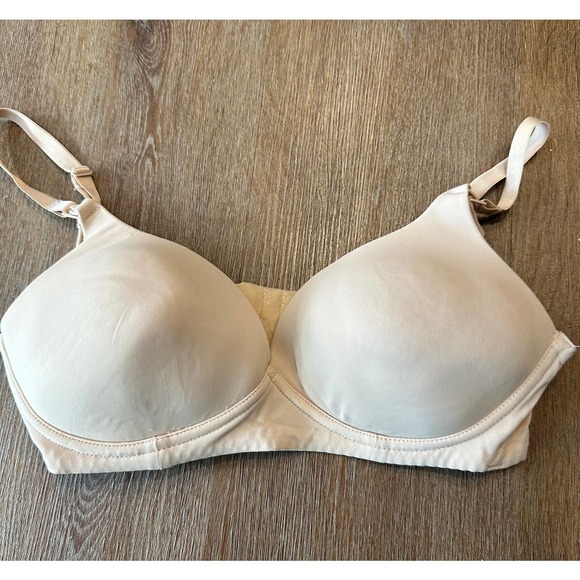 So good I had to share! Check out all the items I'm loving on <a href="/Poshmarkapp/">Poshmark</a> #poshmark #fashion #style #shopmycloset #chanel #athleta #motherhoodmaternity: posh.mk/jn2jmieepBb