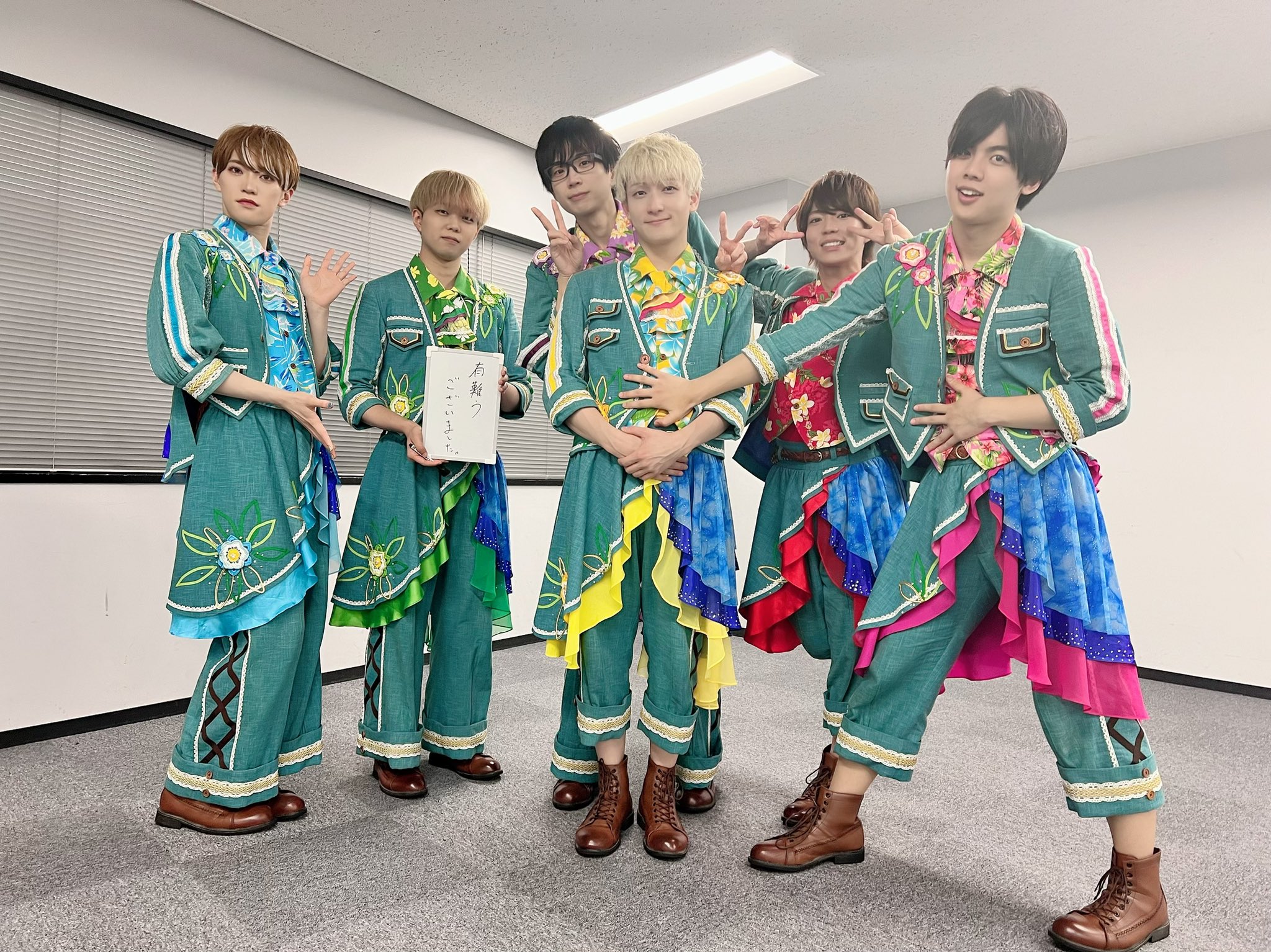 パンダドラゴン　愉快痛快！ホアロハ！　NEO TRAVELER　写真集 パンダドラゴン 8th Single『愉快痛快！ホアロハ！』ジャケット