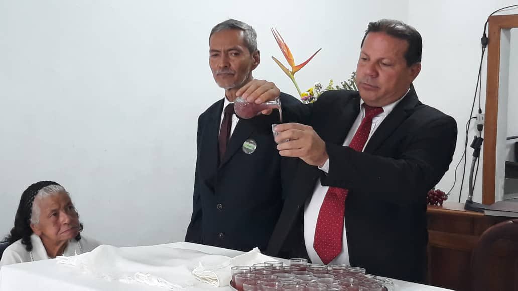 TitoJimenez3's tweet photo. La Cena del Señor en el distrito Catia https://t.co/QeIU79X0nD