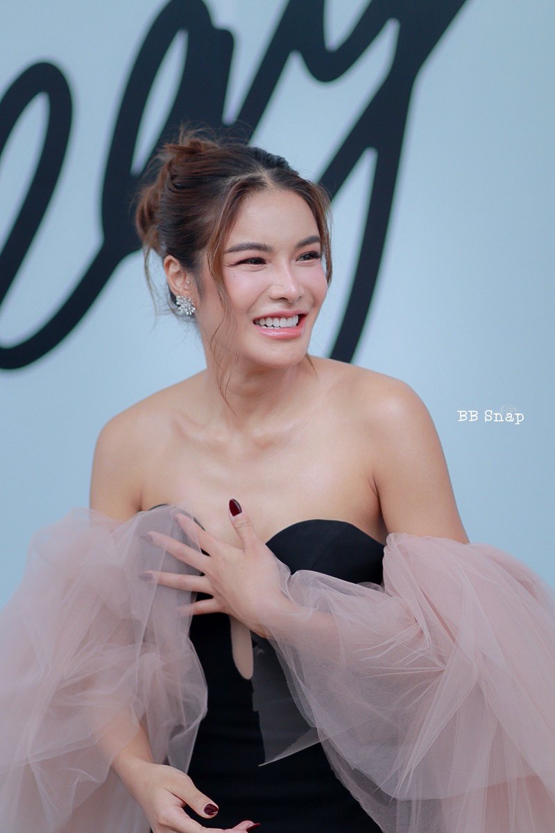 bb_phoenix9's tweet photo. Move on จากเมื่อวานยังไงดีน้อ เหมือนยิ่งแต่งยิ้งหวาน @aoomkap
#Aoomtwp
#อุ้มทวีพร
#snappbbb https://t.co/xXMqtPAIpN