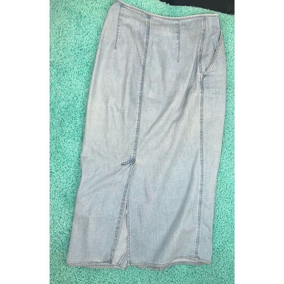 strawberryrn73's tweet photo. So good I had to share! Check out all the items I'm loving on @Poshmarkapp from @Tlara302 #poshmark #fashion #style #shopmycloset #lizclaiborne: https://t.co/cPC2ZnJW2f https://t.co/wyG1g03SbE